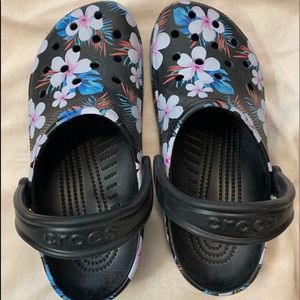 “NWOT” Women’s Crocs “8”